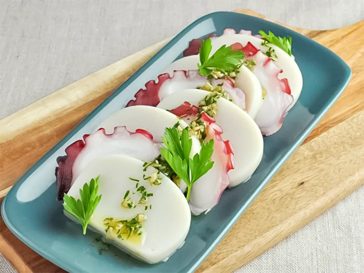 『蒲鉾とタコのカルパッチョ風』の写真