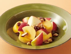 『柿とりんごとナッツのサラダ漬け』の写真