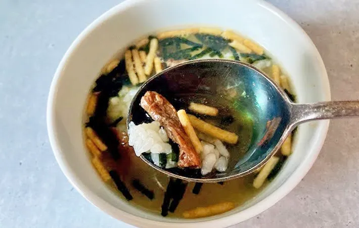 『牛しぐれ煮のお茶づけ』の完成写真（撮影：エニママ）