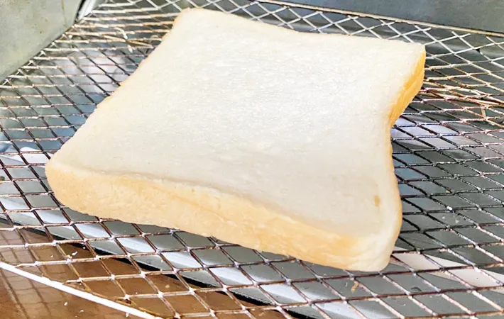 『あんバタートースト』を作る写真（撮影：エニママ）