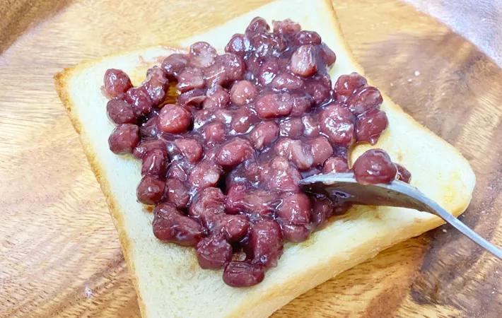 『あんバタートースト』を作る写真（撮影：エニママ）