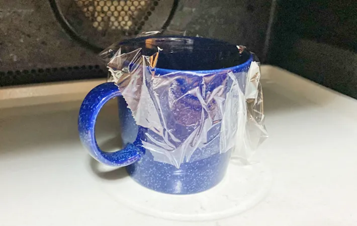 『カルボナーラ風きのことほうれん草のスープ野菜』を作る写真（撮影：エニママ）