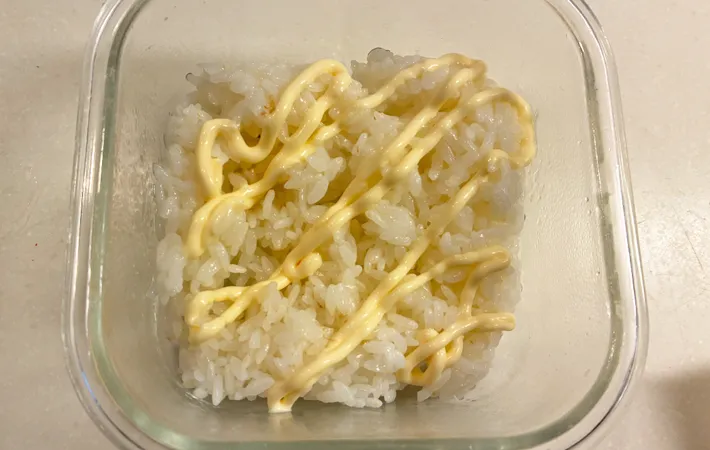 『納豆ドリア』を作る写真（撮影：エニママ）