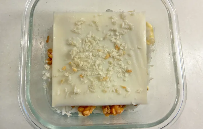 『納豆ドリア』を作る写真（撮影：エニママ）