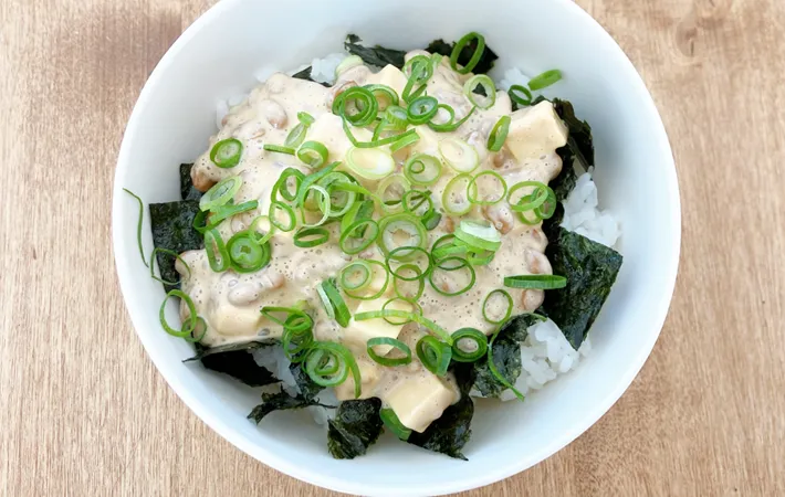 『洋風納豆丼』の完成写真（撮影：エニママ）