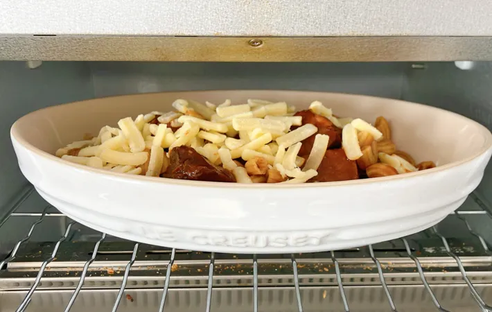 『金のビーフシチューでマカロニグラタン』を作る写真（撮影：エニママ）