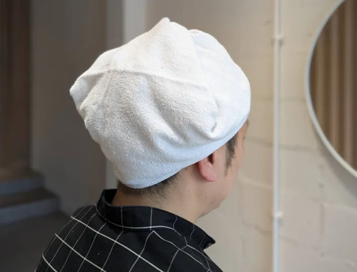 頭皮ケアをする写真