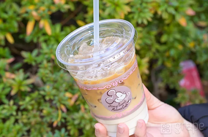 アイスカフェラテの写真（撮影：grapeフード編集部）