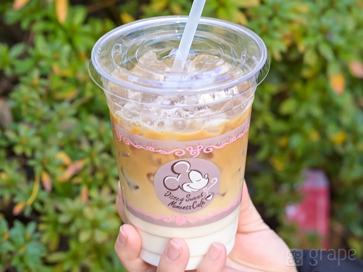 アイスカフェラテの写真(撮影:grapeフード編集部)