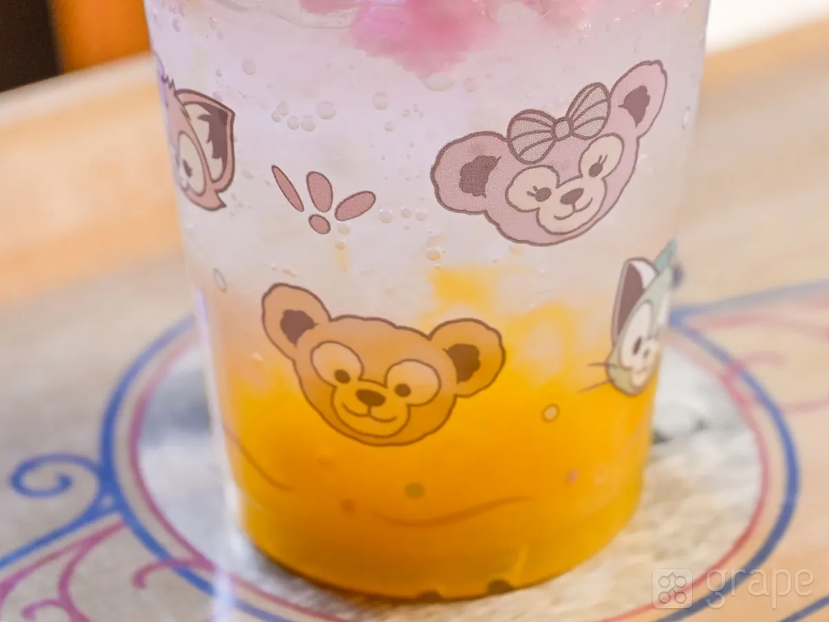 『スパークリングドリンク（オレンジ＆ライチー）』の写真（撮影：grapeフード編集部）