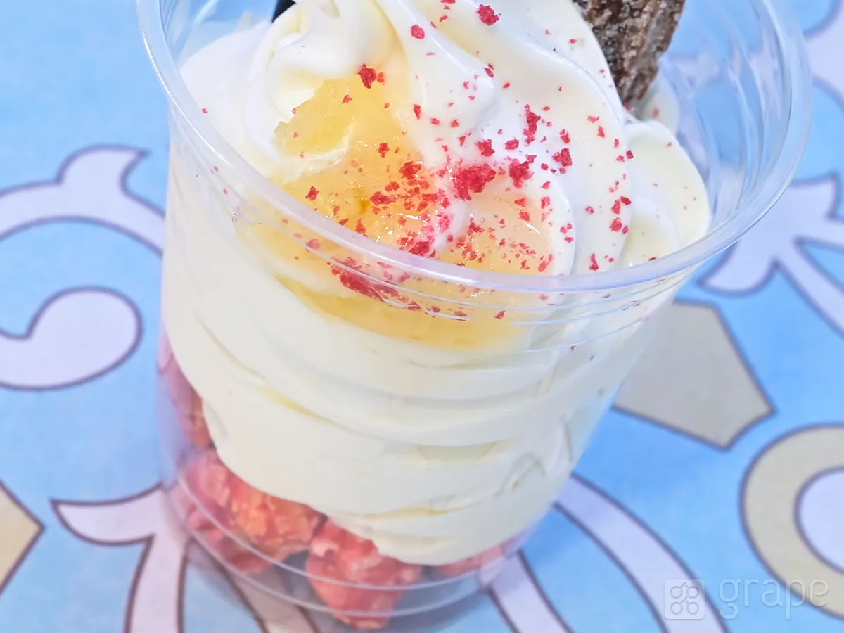 『スペシャルサンデー（チーズソフトクリーム＆チュロス）』の写真（撮影：grapeフード編集部）