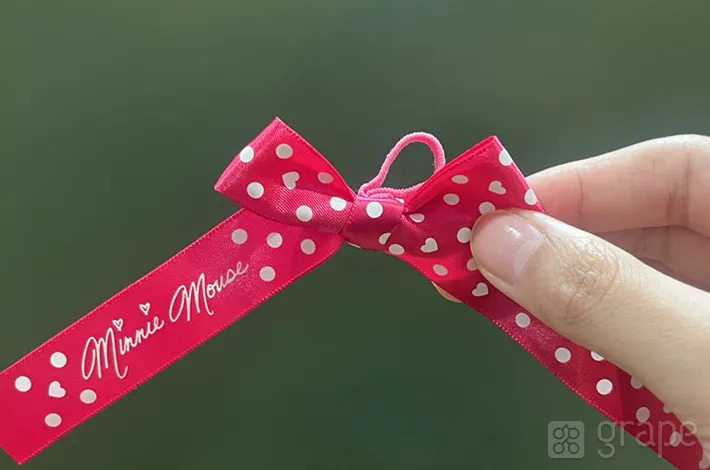 リボンの留め具の写真（撮影：grapeフード編集部）