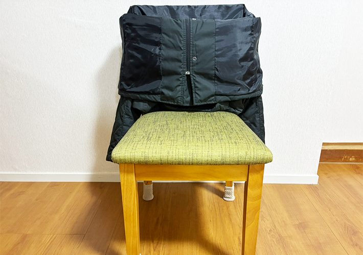 コートが床につかないライフハック（撮影：grapeライフハック編集部）