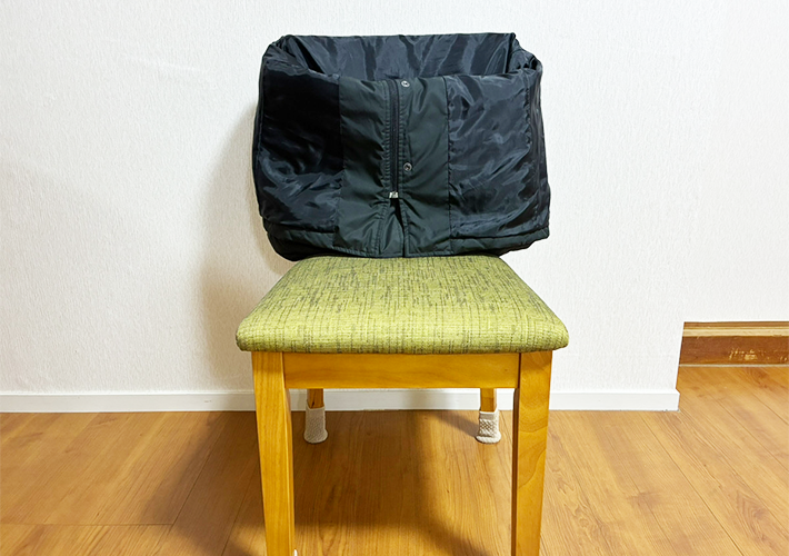 コートが床につかないライフハック（撮影：grapeライフハック編集部）