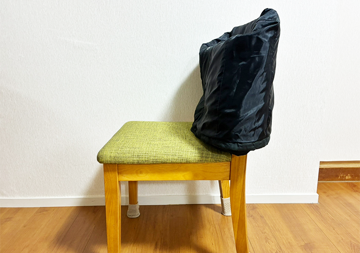 コートが床につかないライフハック（撮影：grapeライフハック編集部）