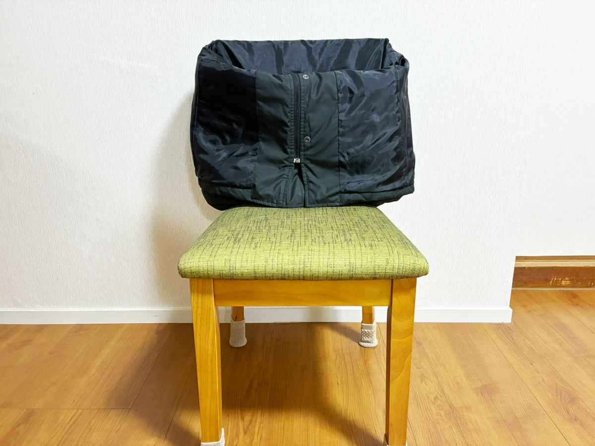 コートが床につかないライフハック（撮影：grapeライフハック編集部）