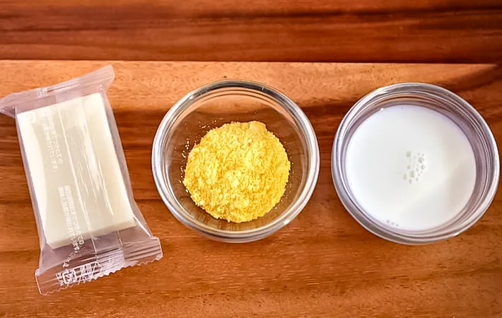 『コーンポタージュ餅』の材料の写真（撮影：小泉明代）