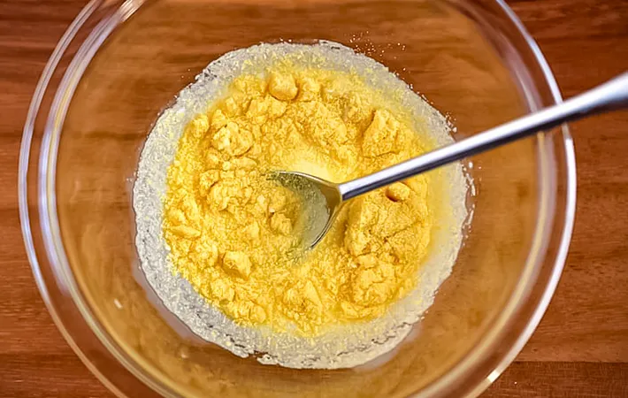 『コーンポタージュ餅』を作る写真（撮影：小泉明代）