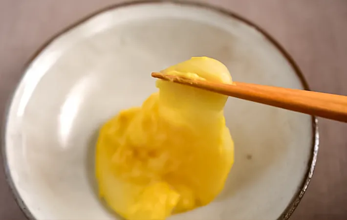 『コーンポタージュ餅』の完成写真（撮影：小泉明代）