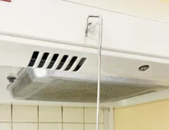 『強力マグネット クリアタイプ ピン型』の活用事例(撮影:grapeライフハック編集部)