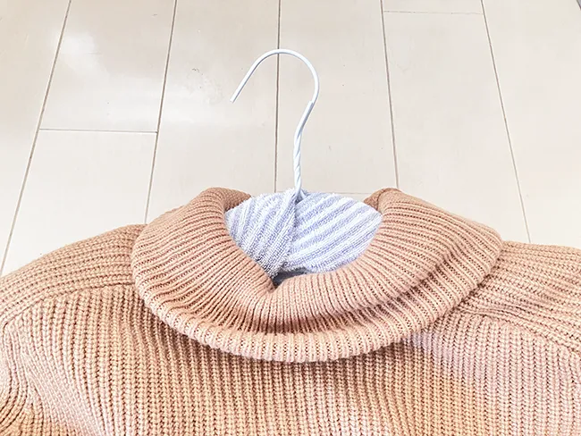 タオルとハンガー、服（撮影：grapeライフハック編集部）