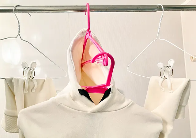 ハンガーと服（撮影：grapeライフハック編集部）