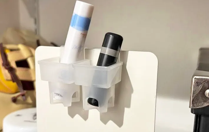 『薬味チューブホルダーとブックエンド』の使用写真（撮影：キジカク）