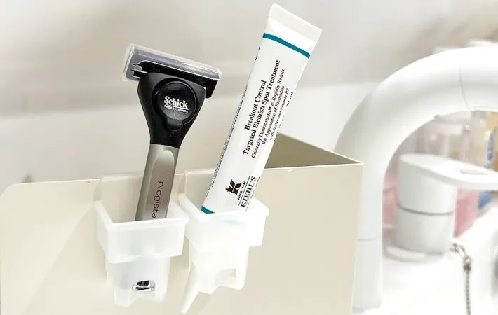 『薬味チューブホルダーとブックエンド』の使用写真（撮影：キジカク）