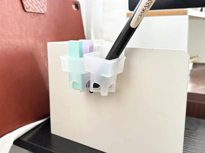 『薬味チューブホルダーとブックエンド』の使用写真（撮影：キジカク）