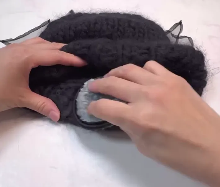 ニット帽を『パフ』できれいにする
