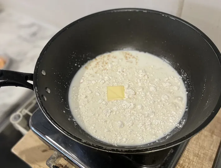 ホワイトソースを作る写真