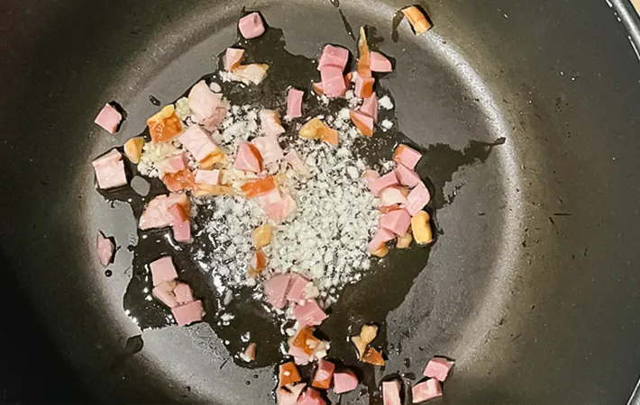 パラパラチャーハンを作る写真