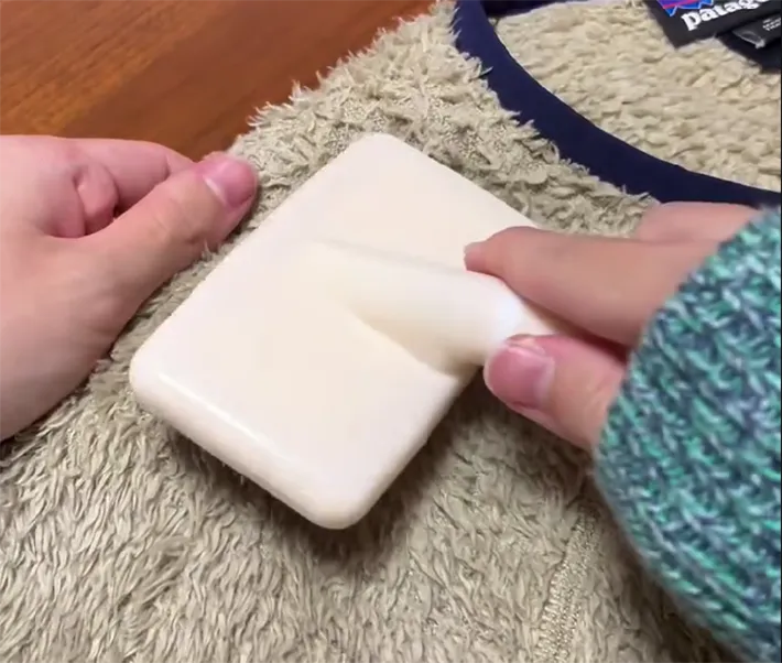 フリースを『ブラシ』で梳く