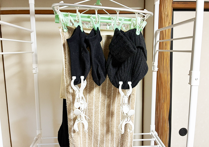 結束バンドの洗濯活用の説明写真（撮影：grapeライフハック編集部）