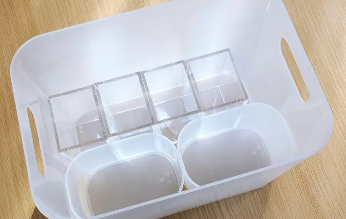 『メイクボックスとアクリルスタンド』の写真（撮影：Classy Life）