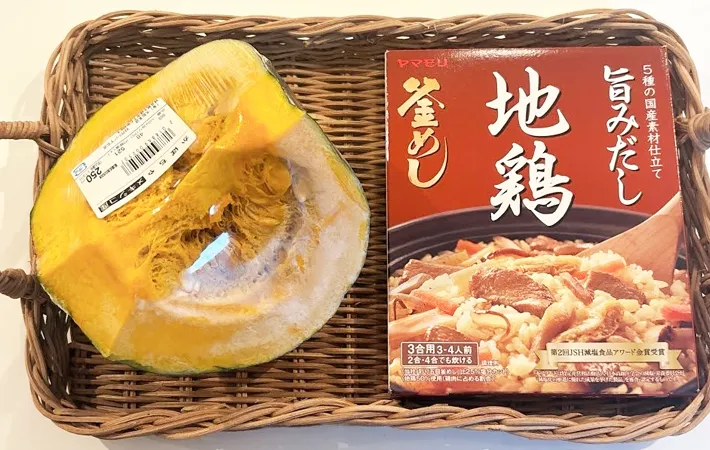 『炊き込みご飯の素でカボチャの煮物』の材料写真（撮影：キジカク）