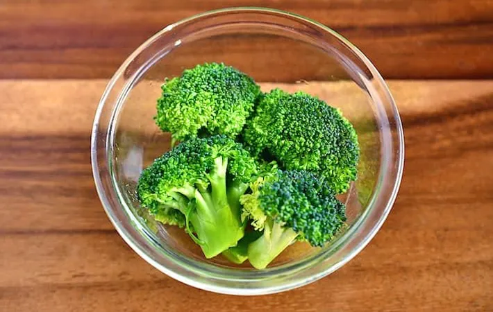 『生のブロッコリー』の写真（撮影：小泉明代）