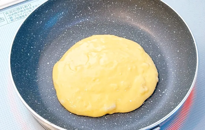 『餅入りパンケーキ』を作る写真（撮影：キジカク）