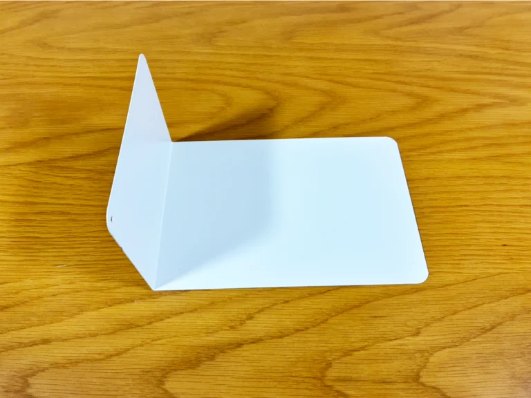 ブックエンドを使った冷蔵庫の収納手順（撮影：grapeライフハック編集部）