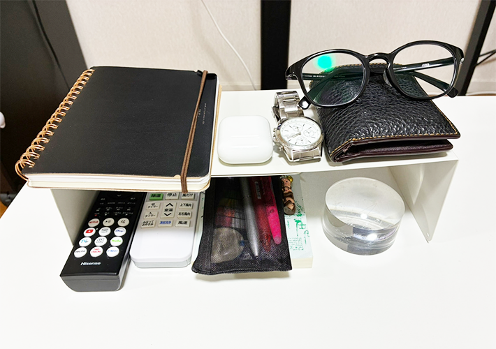 ブックエンドを使った整理整頓（撮影：grapeライフハック編集部）