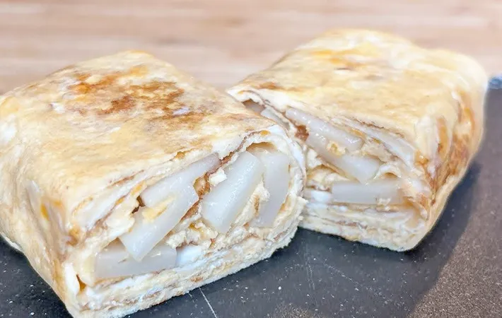 『餅の玉子焼き』の完成写真（撮影：キジカク）