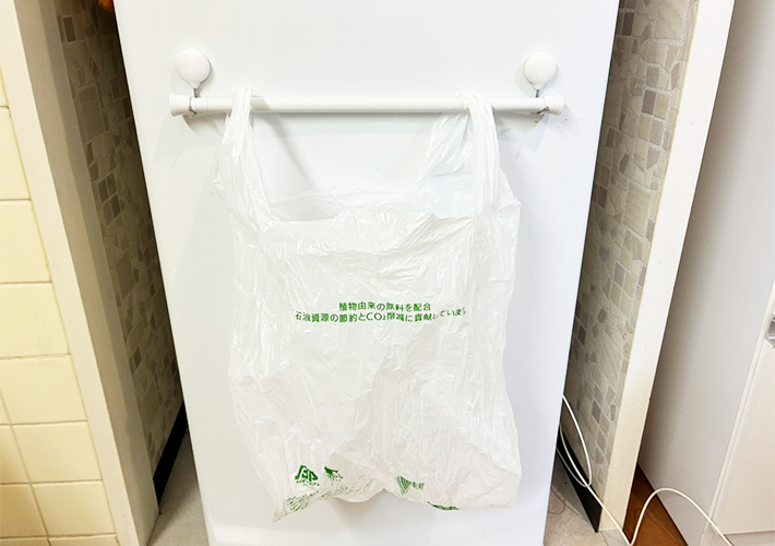 短いつっぱり棒の活用法（撮影：grapeライフハック編集部）