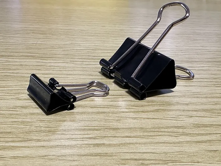 25mm幅と15mm幅のダブルクリップの画像（撮影：grapeライフハック編集部）