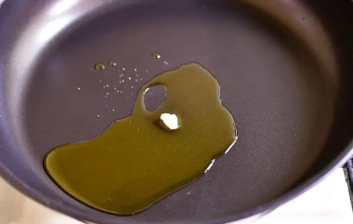 『焼きブロッコリー』を作る写真（撮影：小泉明代）