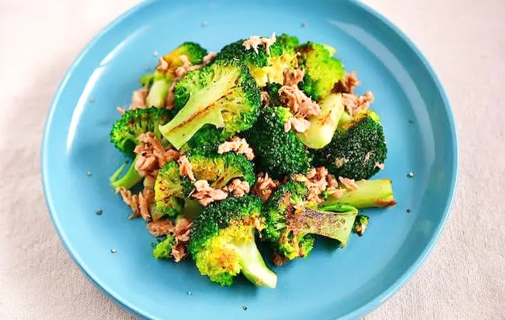 『ツナ入り焼きブロッコリー』の完成写真（撮影：小泉明代）