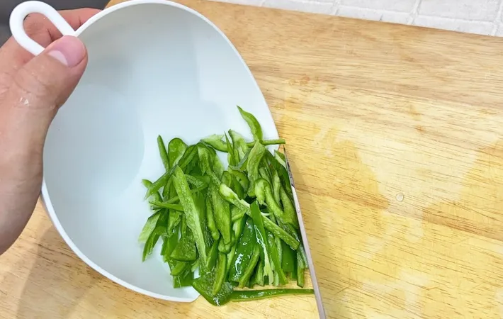 『ニトリ ちりとりザルボウル』の使用写真（撮影：キジカク）