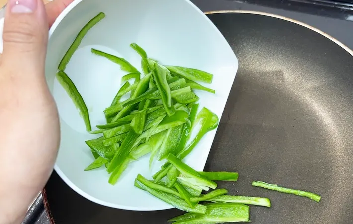 『ニトリ ちりとりザルボウル』の使用写真（撮影：キジカク）