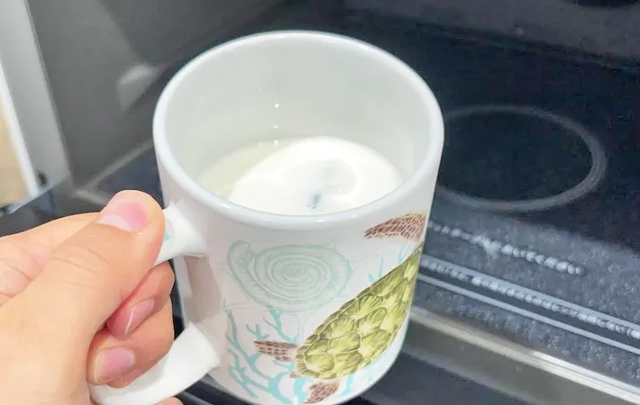 『プッチンプリンホットドリンク』を作る写真（撮影：キジカク）