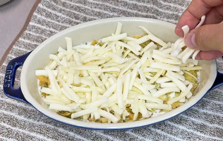 『ポテトチップスグラタン』を作る写真（撮影：キジカク）