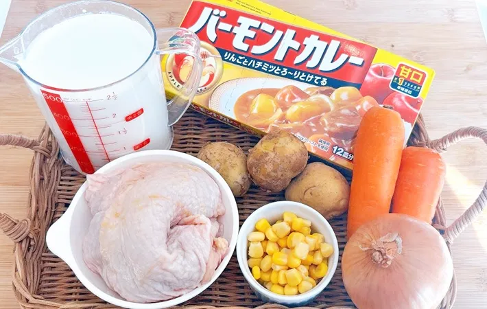 『牛乳入りカレーライス』の材料写真（撮影：キジカク）
